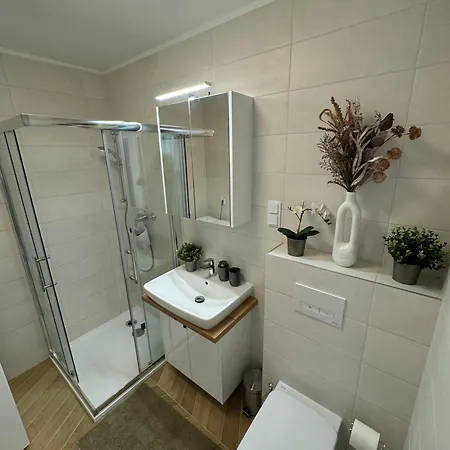 Apartment Hello 5c - *